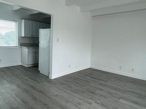 5th image of 102 E Center St