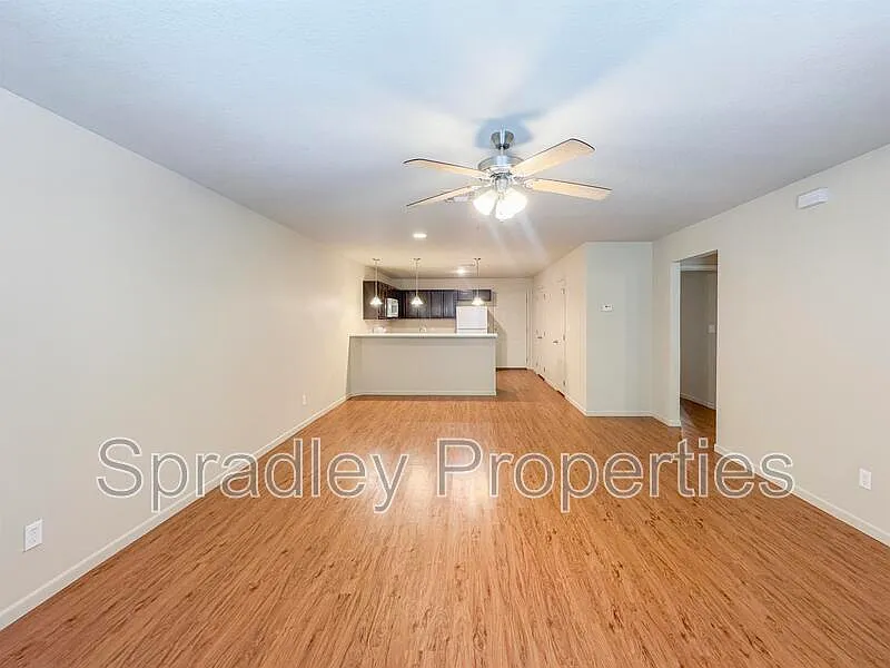 Building Photo - 255 E 5th Ave #122