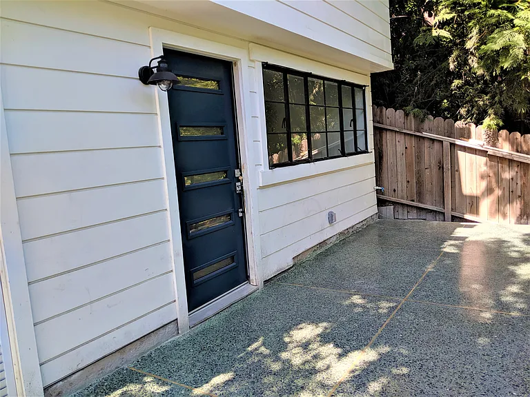 10413 Hebron Ln — Photo 4