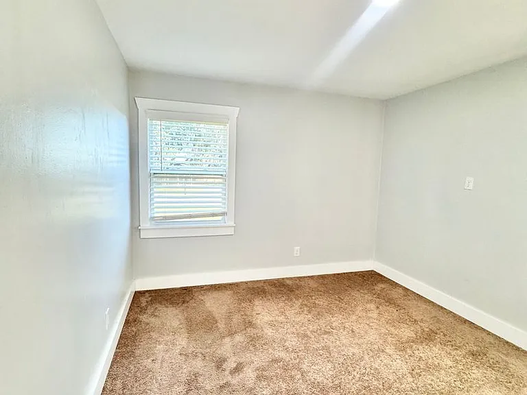 607 Dyches Dr — Photo 8