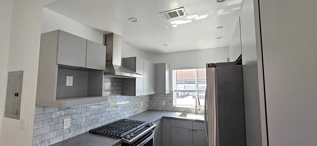 2 bed, 818 sqft, $3,000 — Photo 4