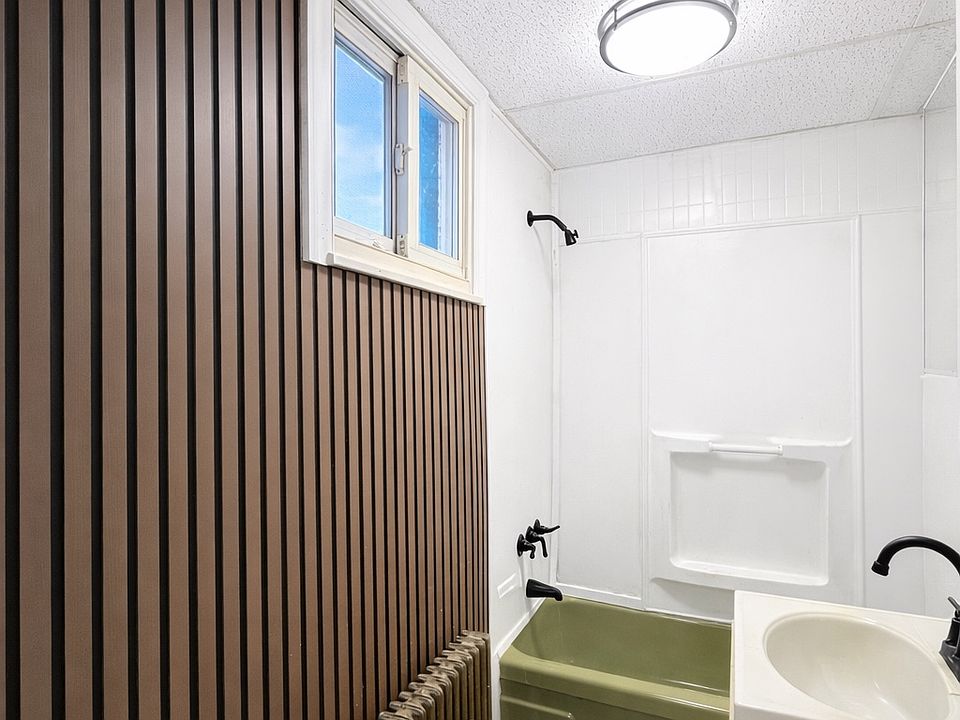 1st image of 605 W Norwegian St #3