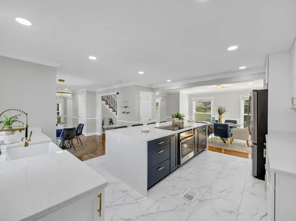 405 Park Lake Cir, Columbia, SC 29223