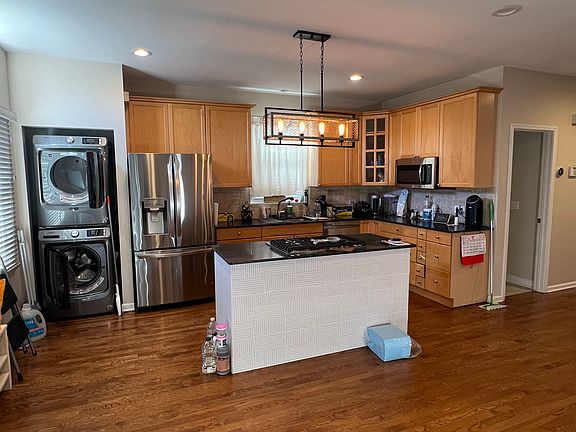 Kitchen with Washer/ Dryer