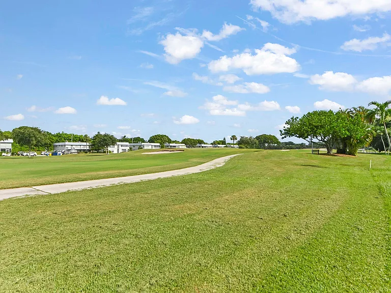 209 Waterford Cir #I — Photo 25