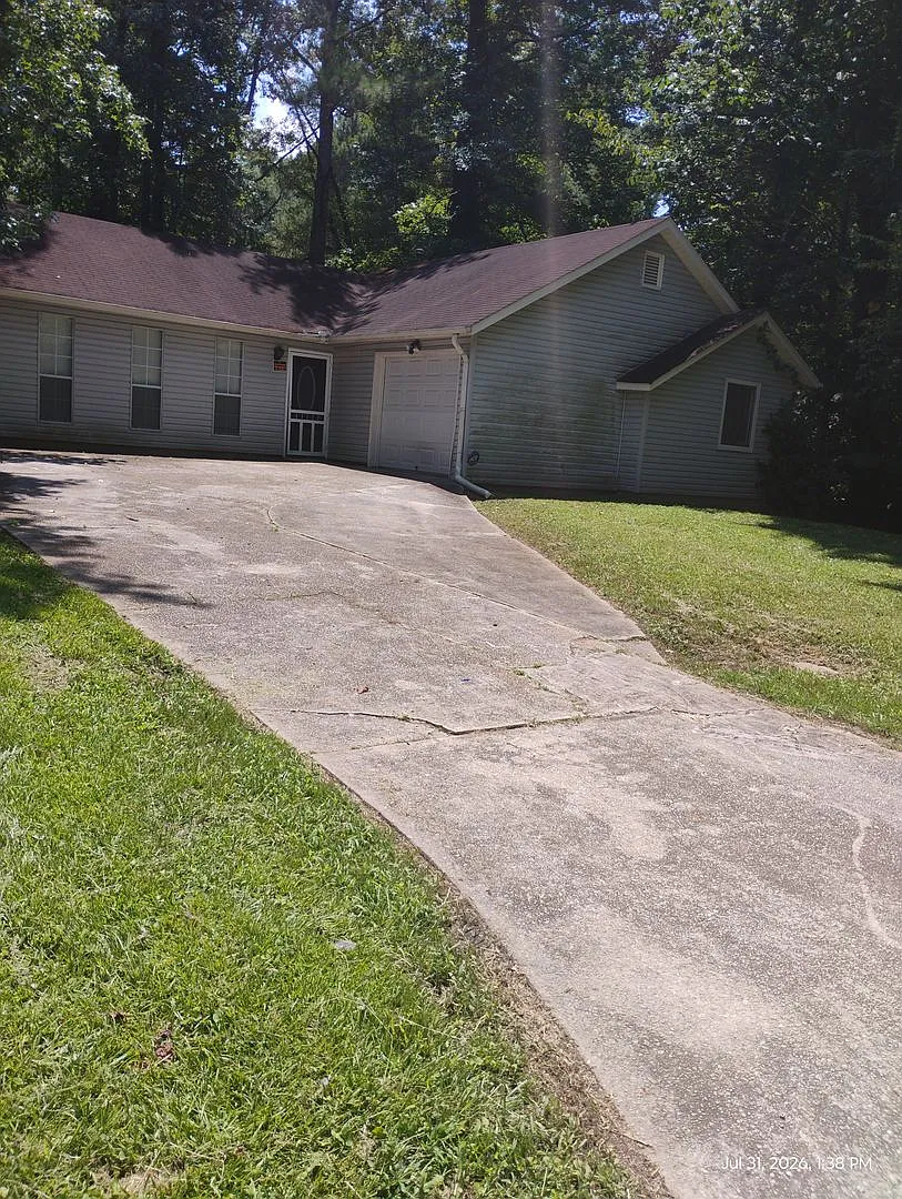 Renovated 3 Bedroom 2 Bath Home For Rent! Conveniently located in Wonderful Austell Neighborhood!... — Photo 1