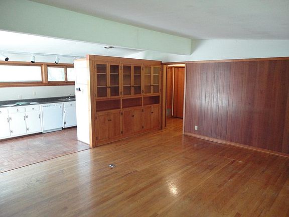 5th image of 1020 E Clark Blvd