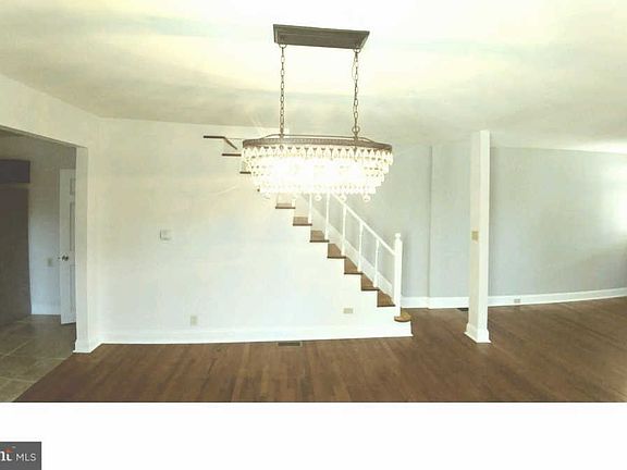 4th image of 111 N Walnut St