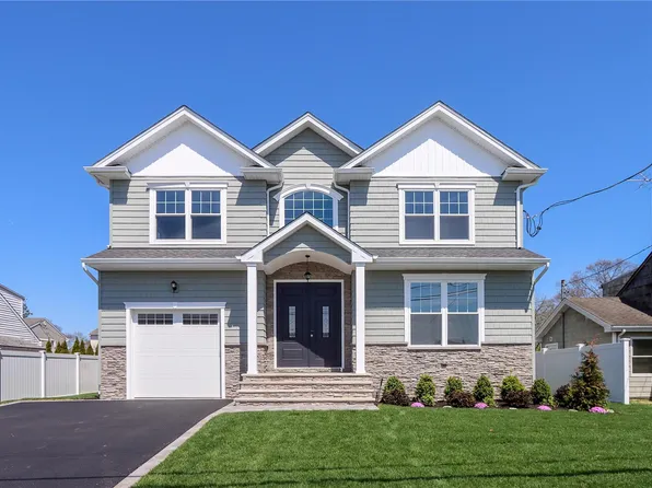 135 Reiss Avenue, Massapequa Park, NY 11762