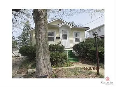 137 W Berry St photo 1
