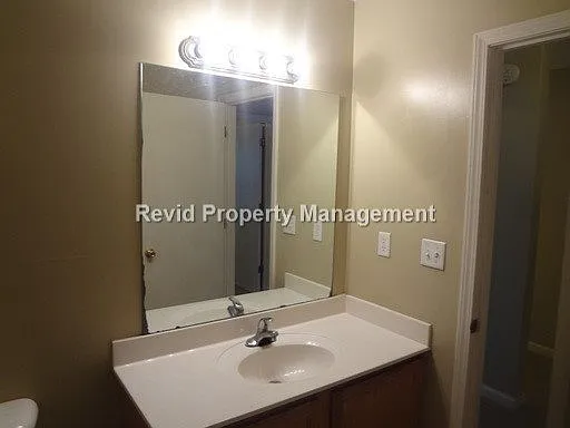 611 Patterson — Photo 3
