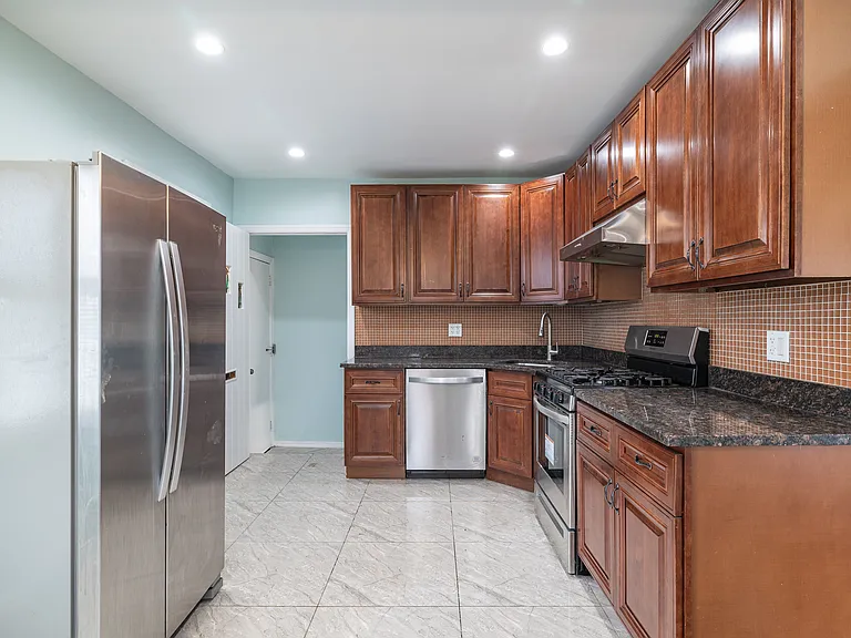 8107 Commonwealth Blvd — Photo 4