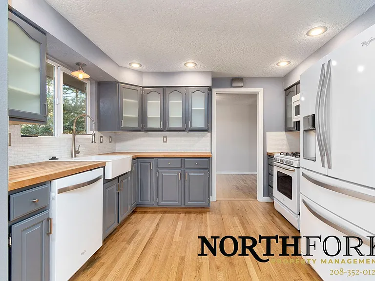 2426 N Redway Rd — Photo 8