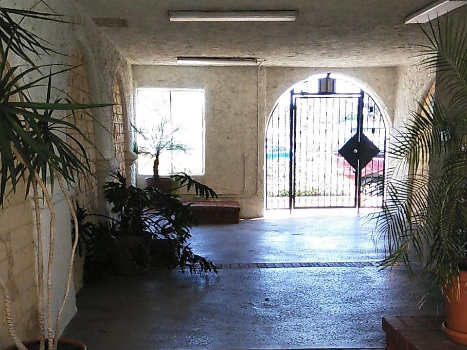 1st image of 6907 Whitsett Ave #217