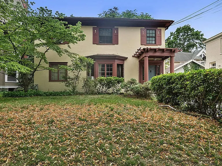 412 Crescent St NE #3 — Photo 1