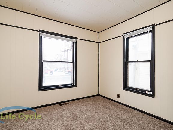 5th image of 650 Michigan St NE