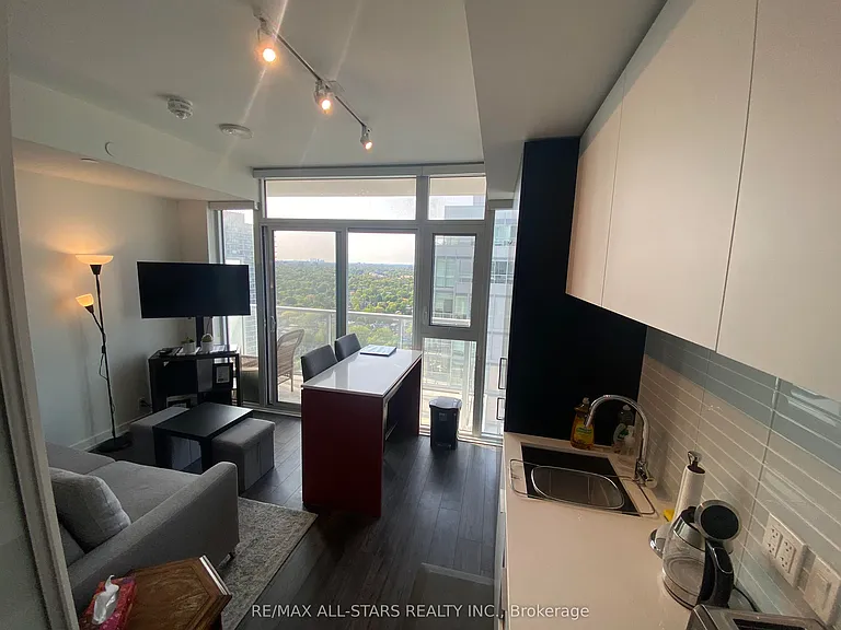 33 Helendale Ave #2302 — Photo 11