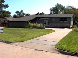 104 N Hilldale Rd, Salina, KS 67401