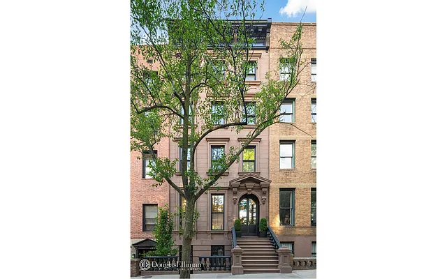 Sold by Douglas Elliman | media 18