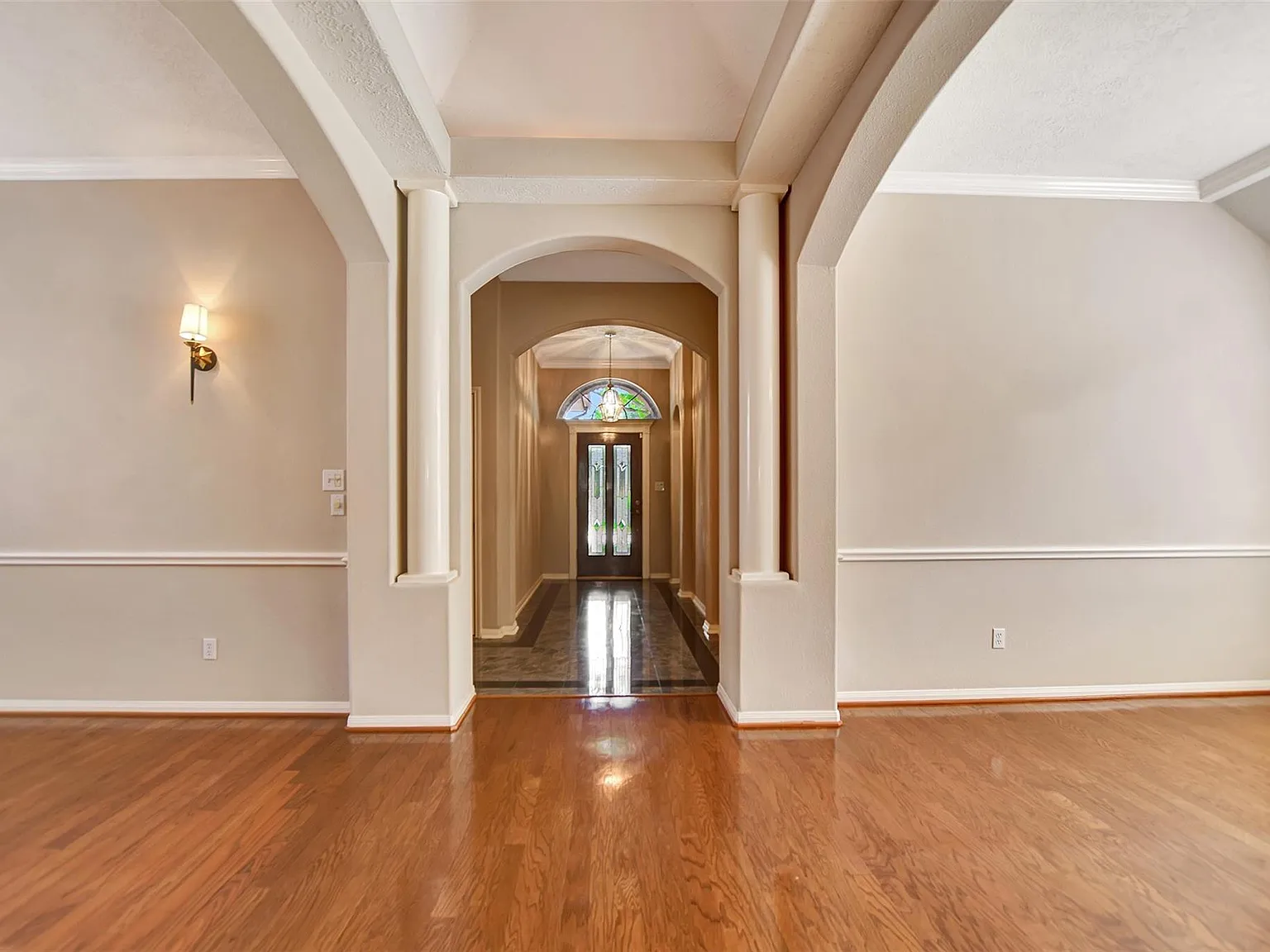 3 bed, 2.5 bath, 2358 sqft, $3,400 — Photo 4
