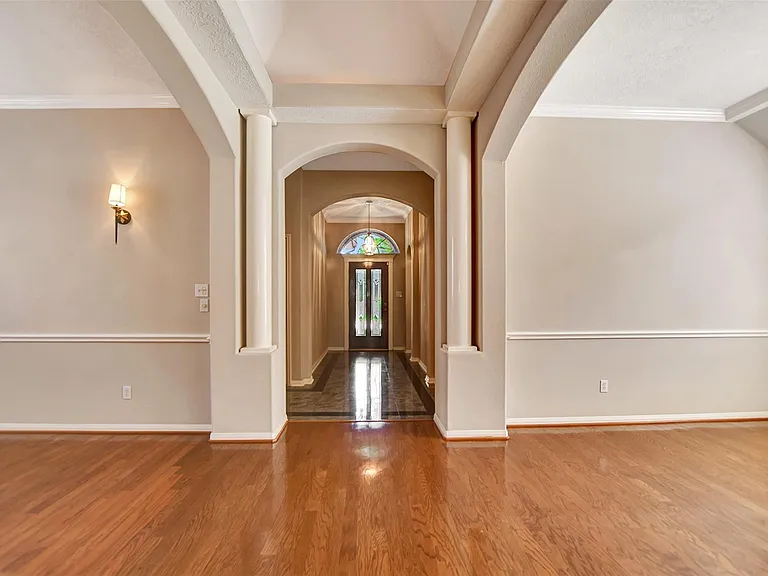 1110 Parkhaven Ln — Photo 4