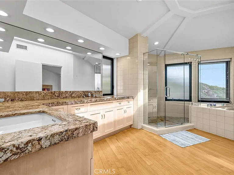 1326 Skyline Dr — Photo 26