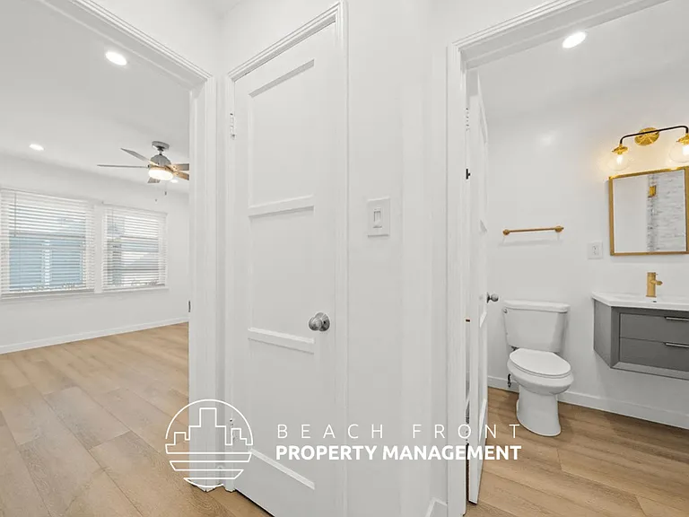 2450 Oak St — Photo 12