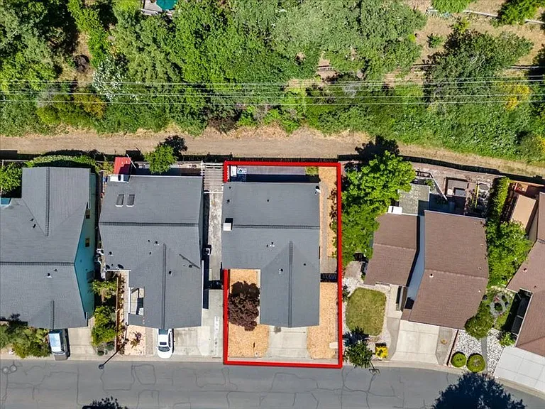 843 Falcon Way — Photo 27