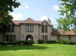 28 Rolling Meadow Ln, East Amherst, NY 14051