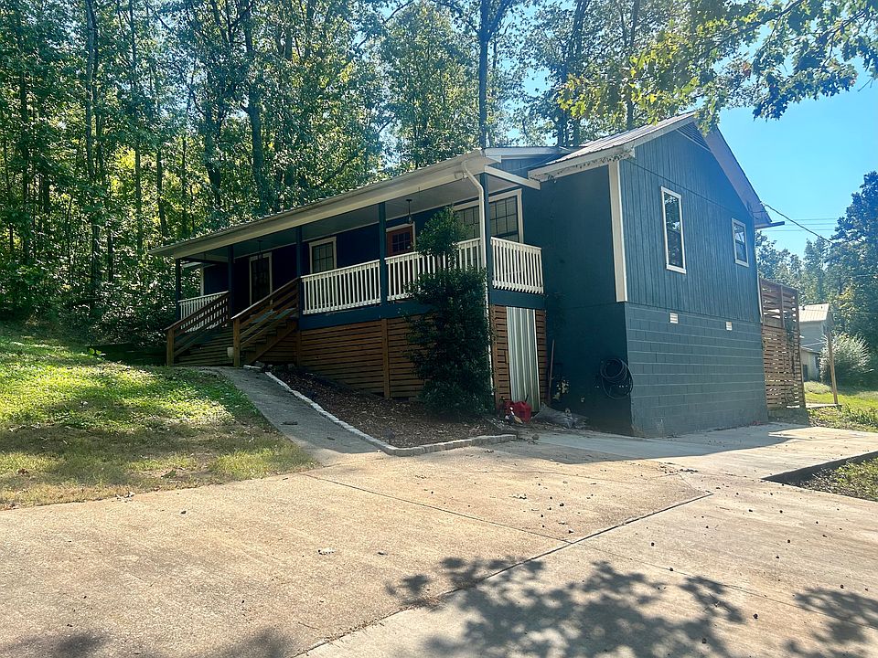 2nd image of 156 Pine St