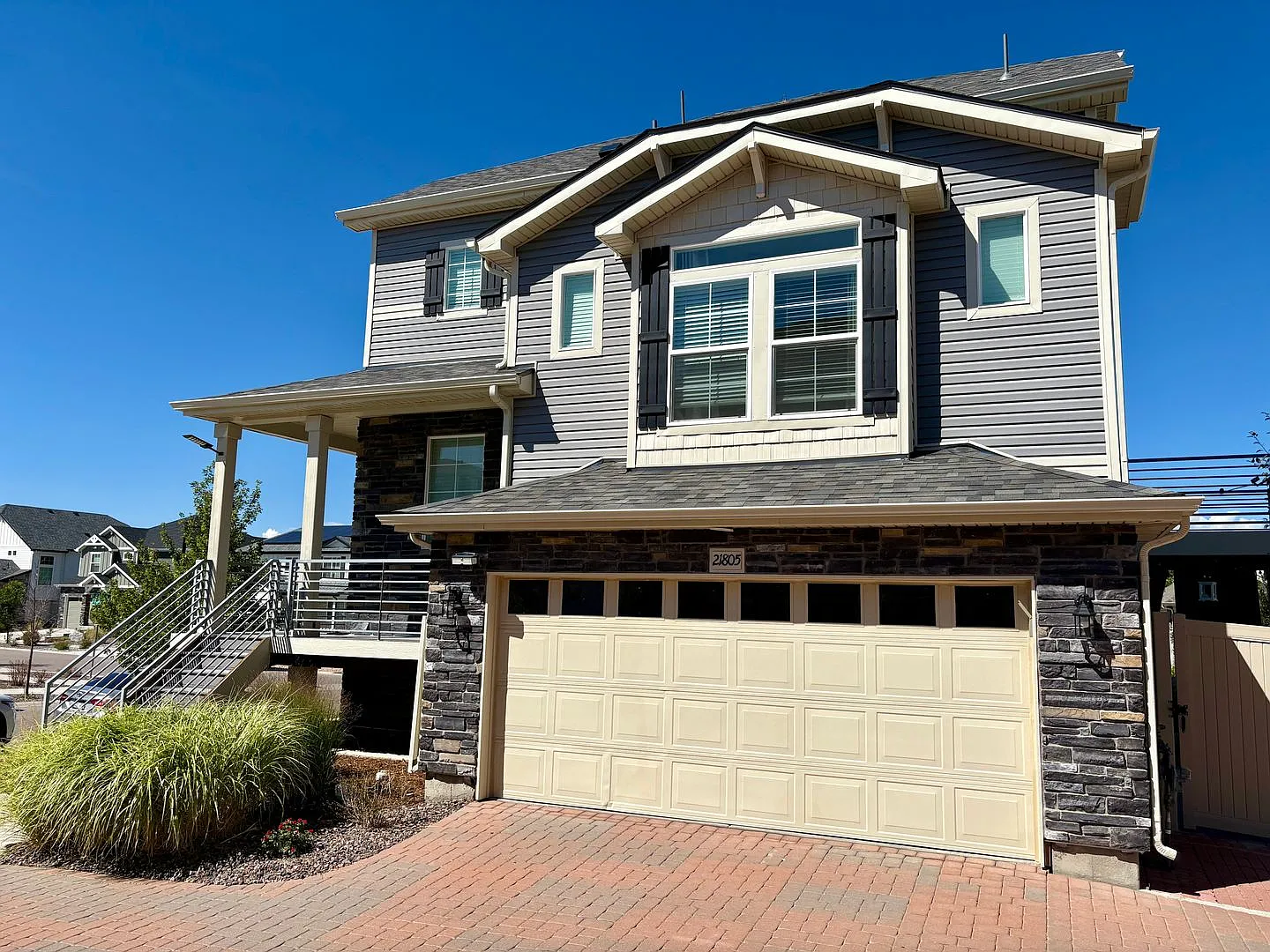 Gorgeous 3 bed, 3.5 bath with Office, Corner Lot — Photo 2