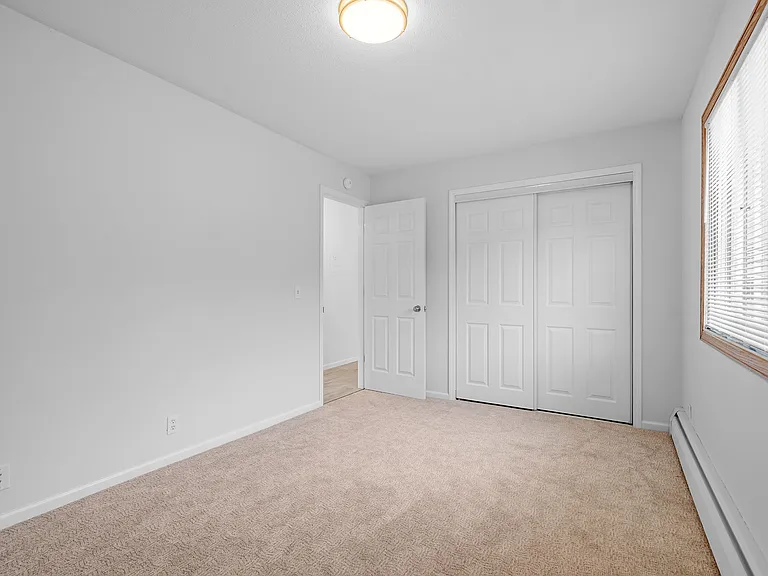Oakwood Court Apartments — Photo 12