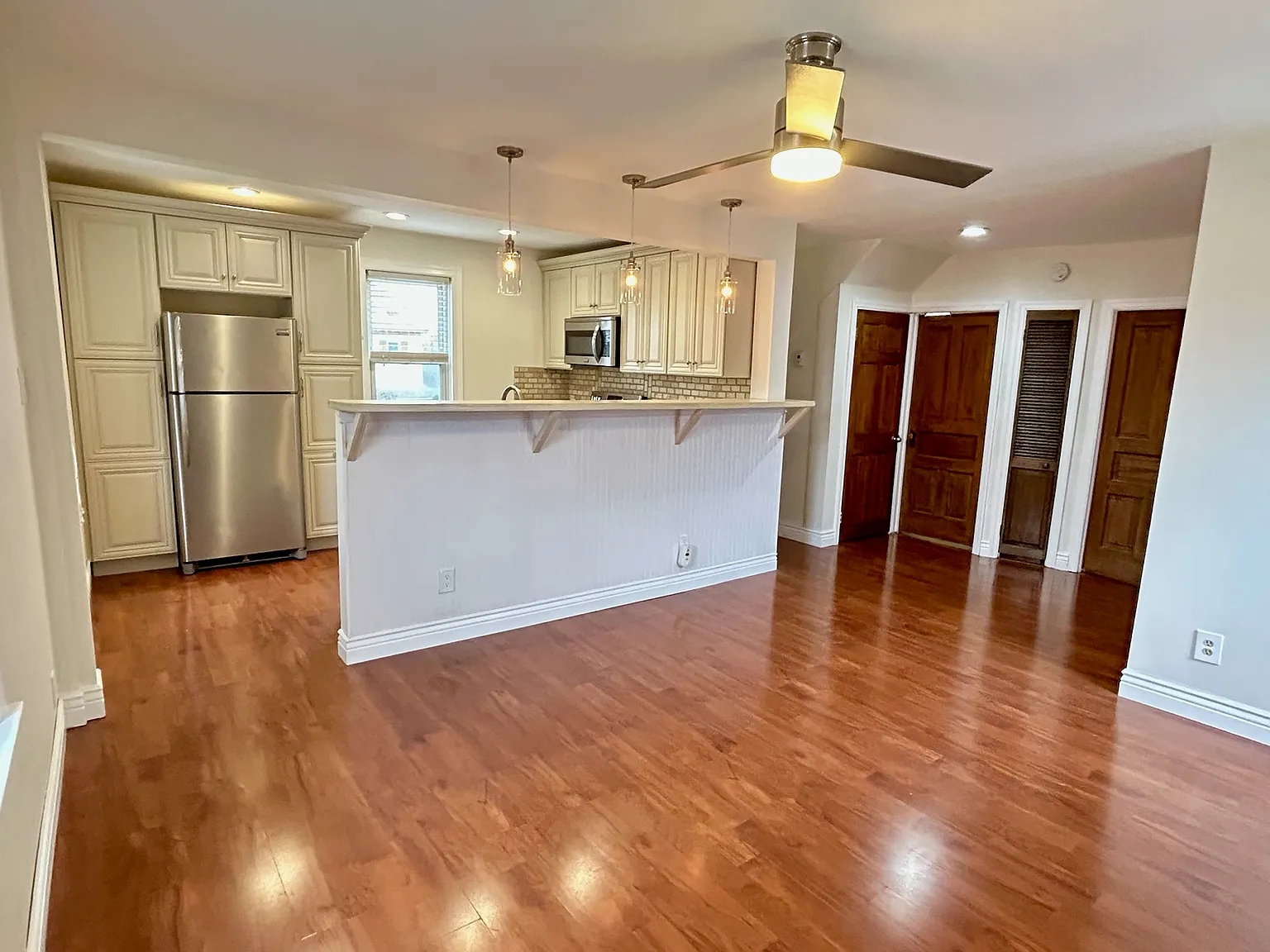 271 W Merchant St — Photo 4