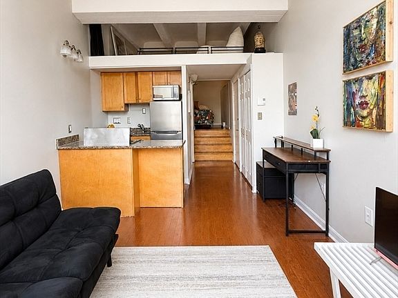 3rd image of 12 Stoneholm St APT 418
