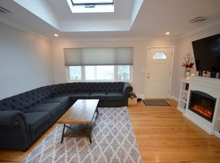 33 Edgewood Pl, Locust Valley, NY 11560