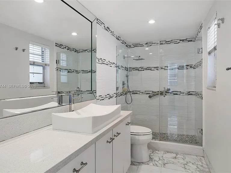 5825 Collins Ave #9C — Photo 17