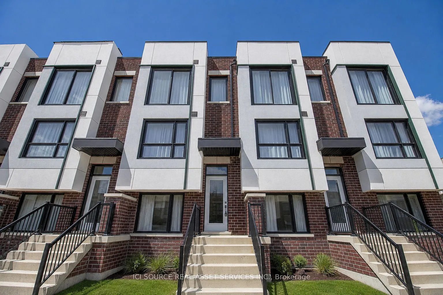 4 bed, $3,200 — Photo 1