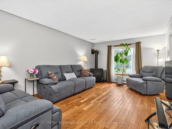 4 Dunlop St, Penetanguishene, ON L9M 1J2