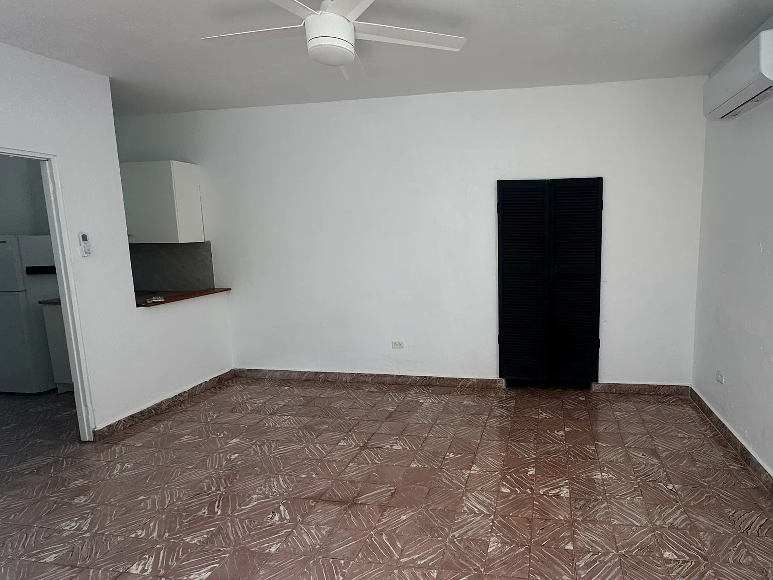 1 bed, 300 sqft, $800 — Photo 2
