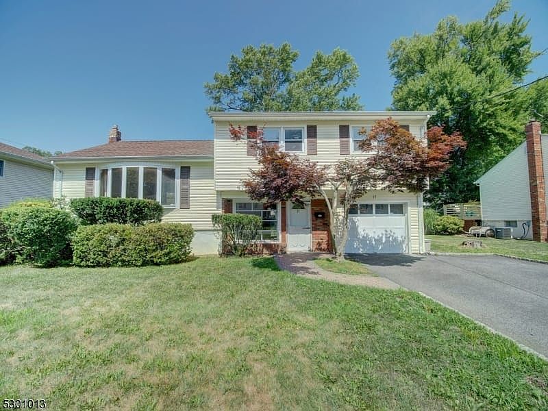 1st image of 17 Brook Pl