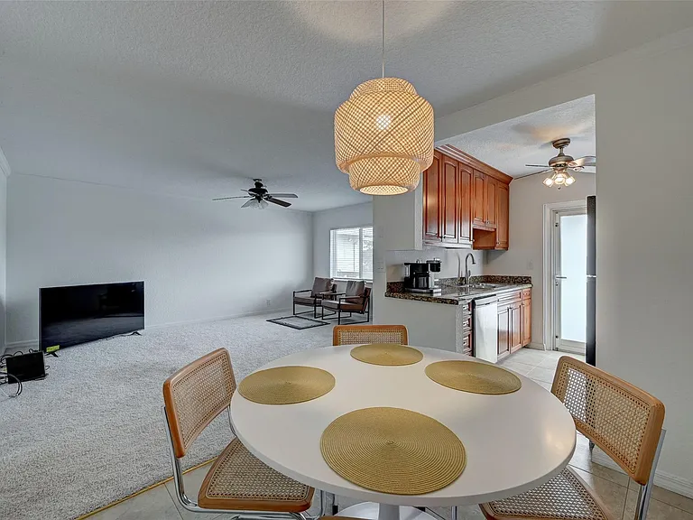 2020 NE 56th St #204 — Photo 6