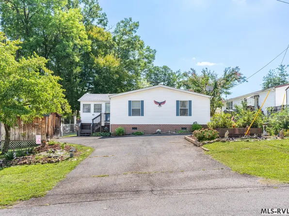 422 Boardman Dr, Bracey, VA 23919