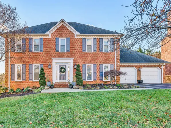 8306 Strathmore Ln, Roanoke, VA 24019