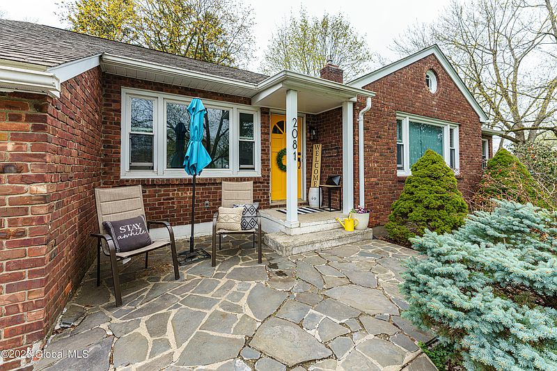 3rd image of 2081 Baker Avenue