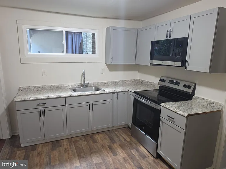 243 E Valley Rd — Photo 5