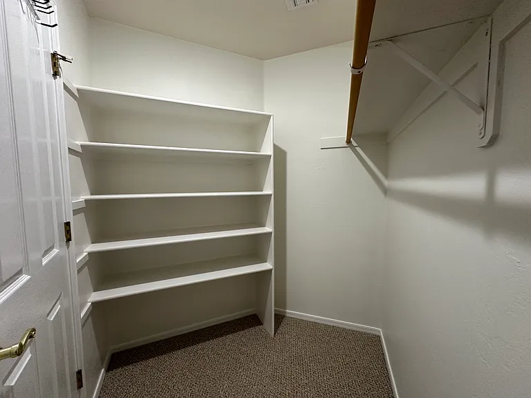 8435 N Hanks Pl — Photo 25