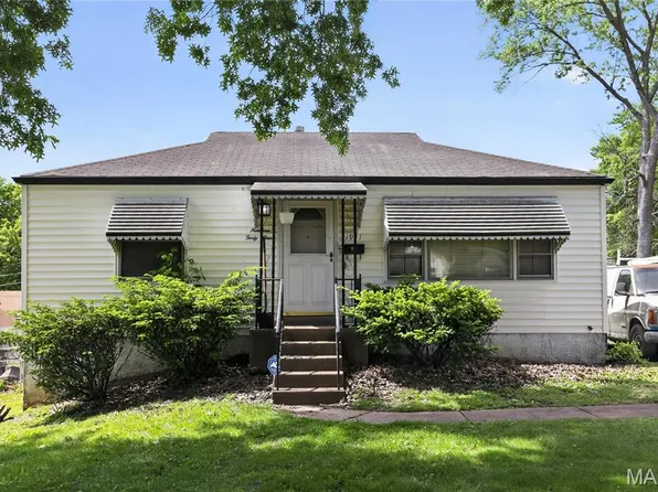 1941 Farrell Dr, Saint Louis, MO 63133