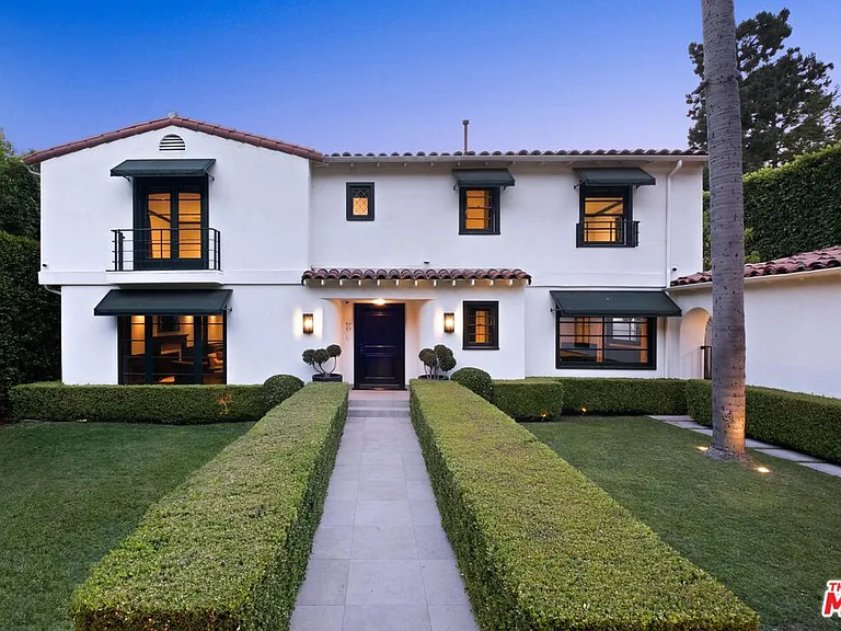 1443 N Doheny Dr — Photo 2