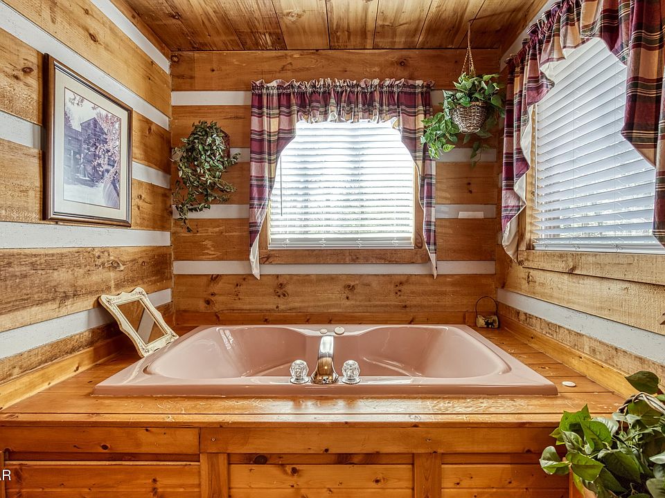 13th image of 2752 Blue Springs Way