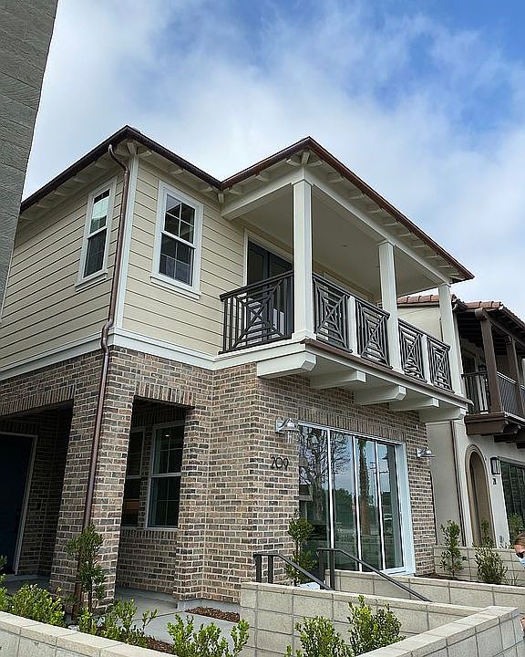 1st image of 209 1st St